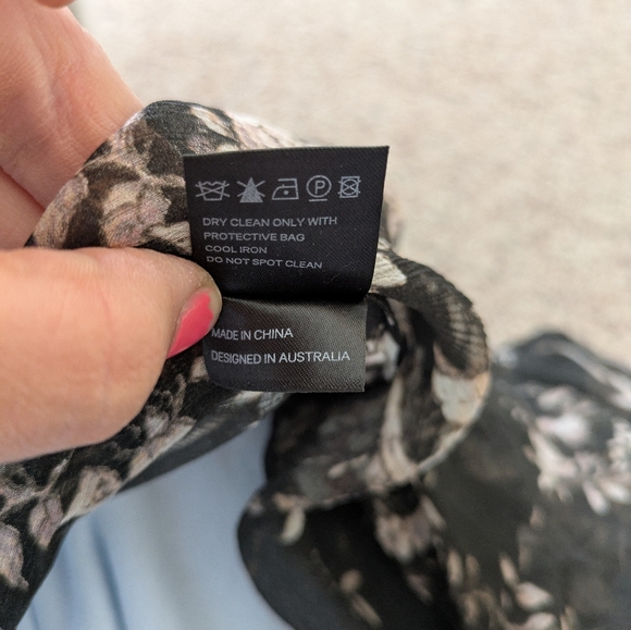 Elegant Black Floral Dress - Picture 10 of 11